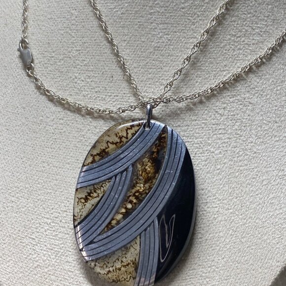 Sterling Silver 925 Necklace with Large Modern Resin Pendant - Picture 11 of 11